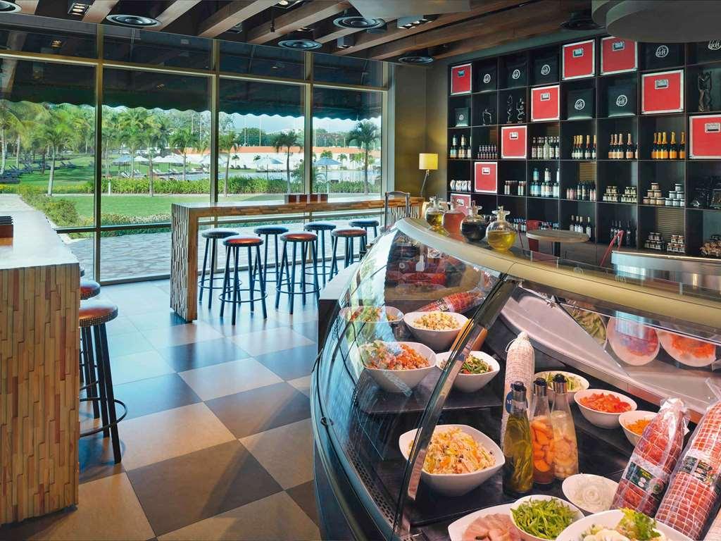 Moevenpick Ambassador Hotel Accra Restaurant photo
