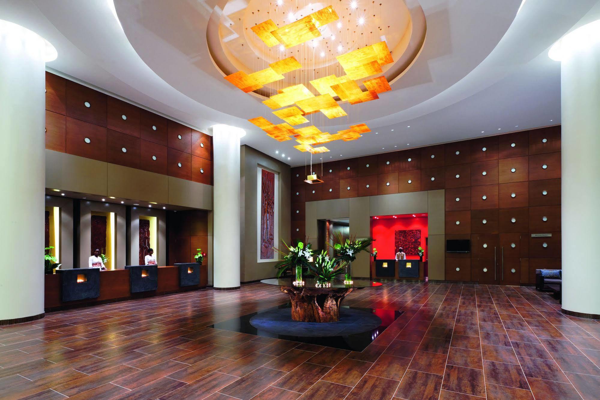 Moevenpick Ambassador Hotel Accra Exterior photo