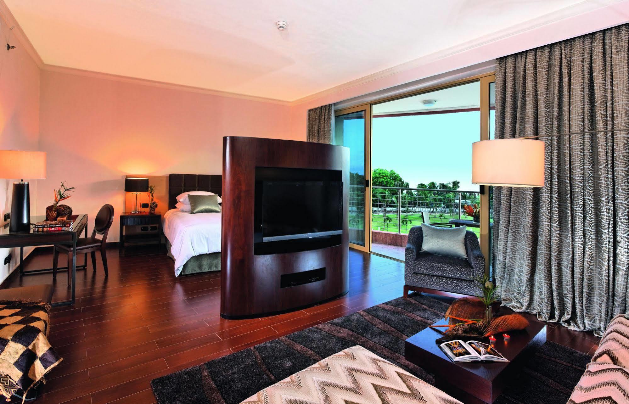 Moevenpick Ambassador Hotel Accra Exterior photo