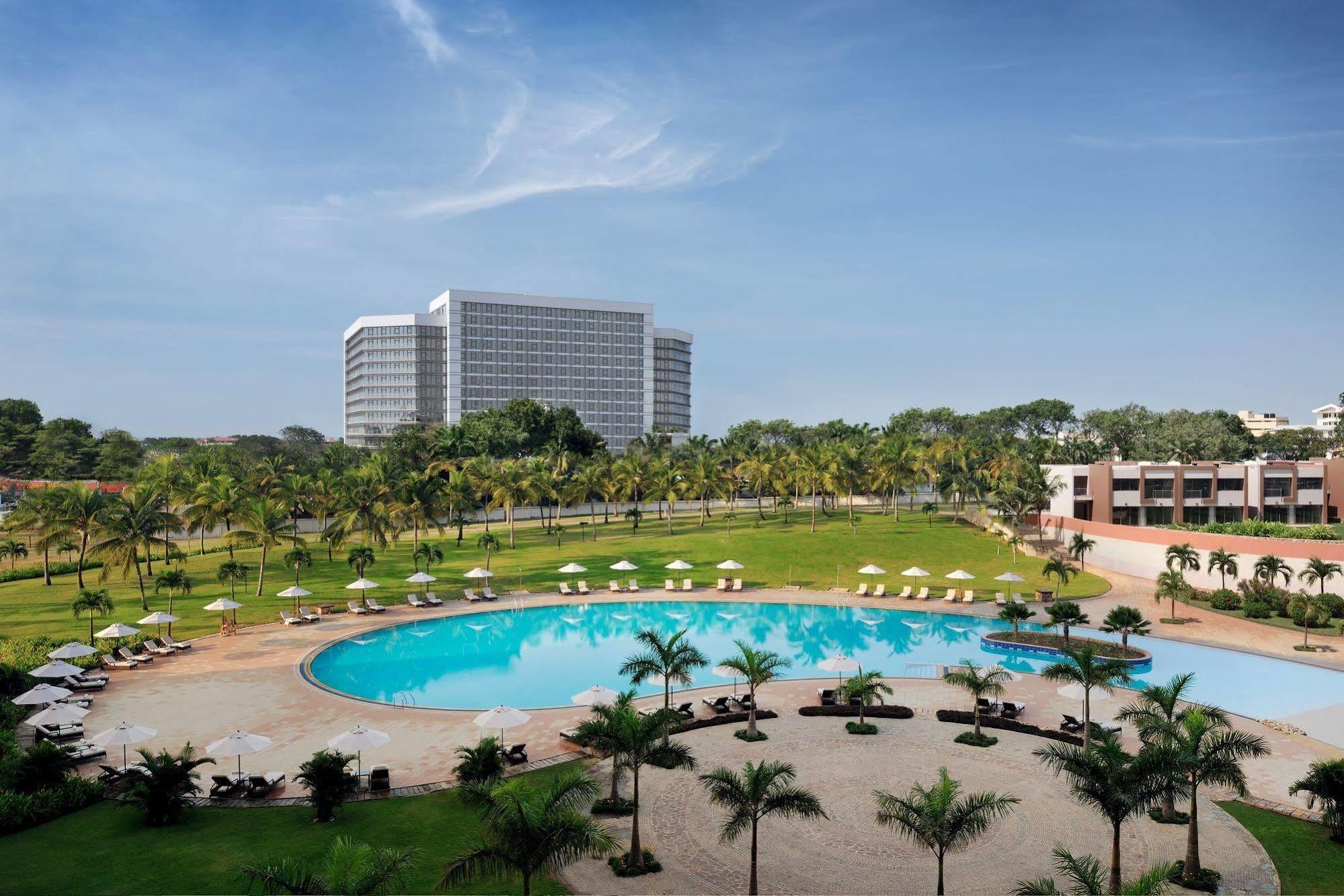 Moevenpick Ambassador Hotel Accra Exterior photo
