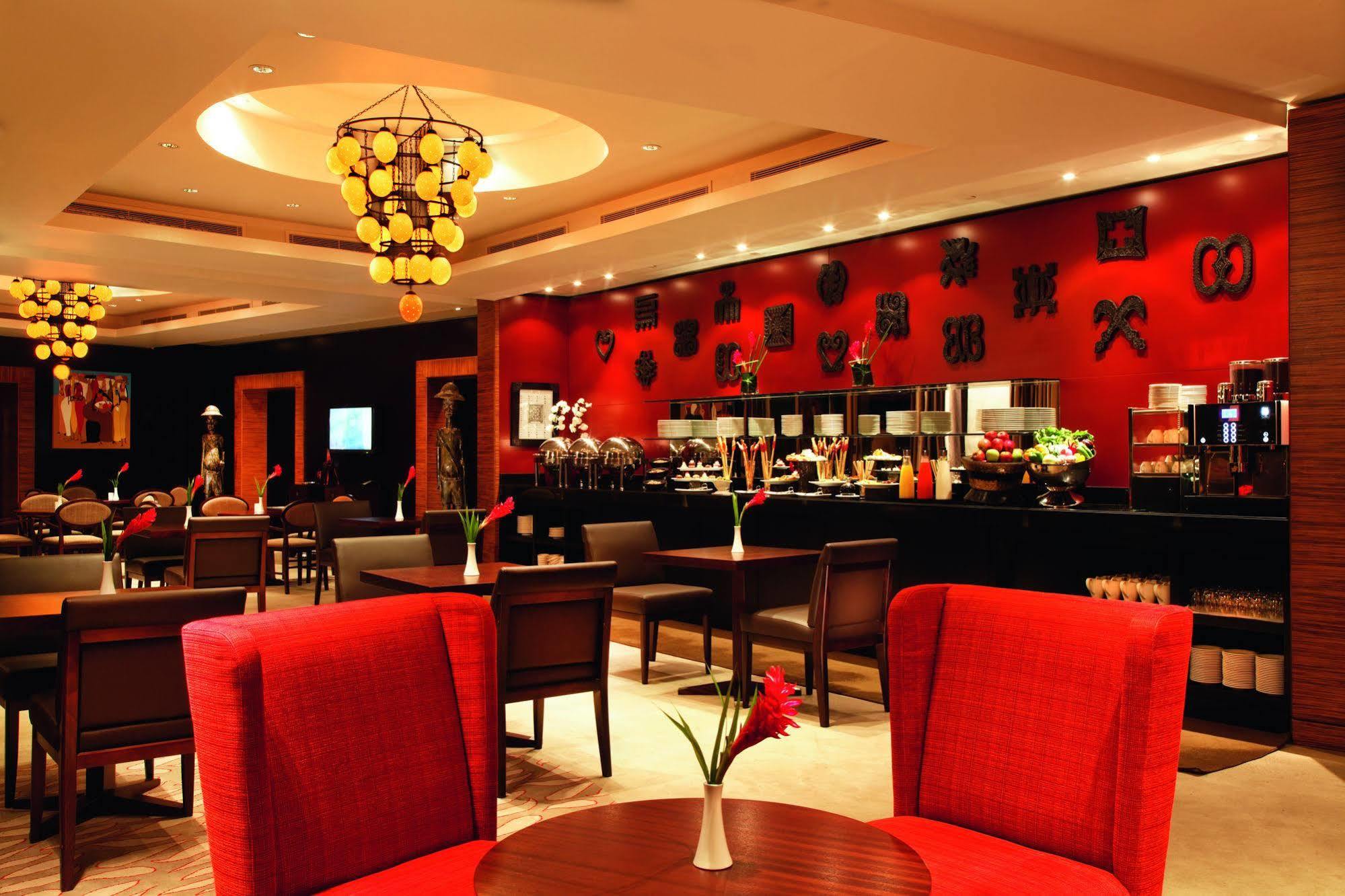 Moevenpick Ambassador Hotel Accra Exterior photo