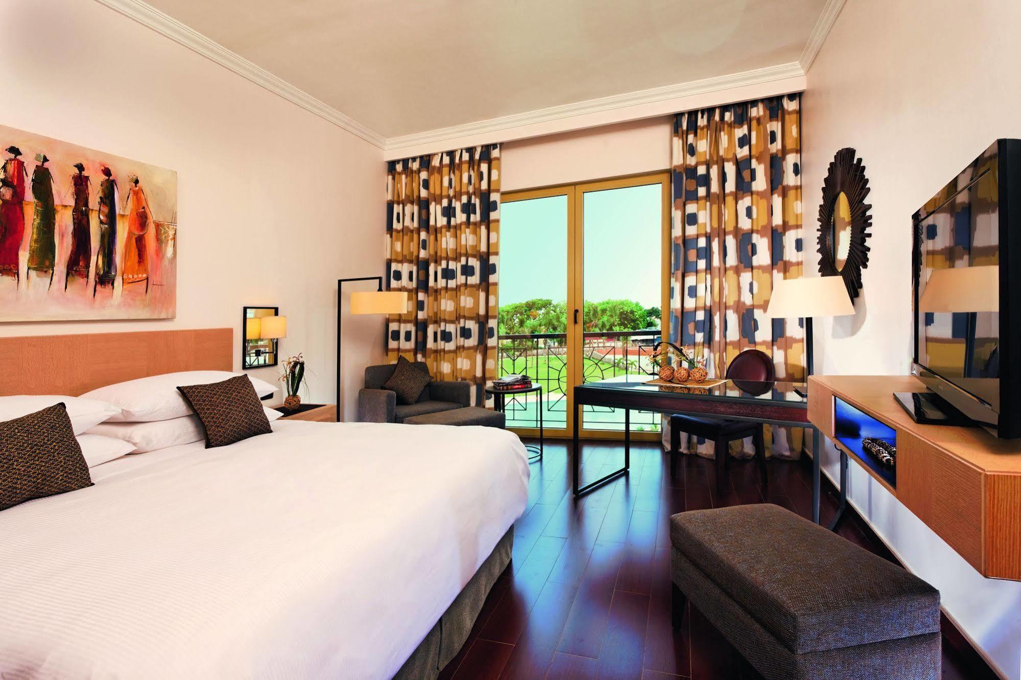 Moevenpick Ambassador Hotel Accra Exterior photo