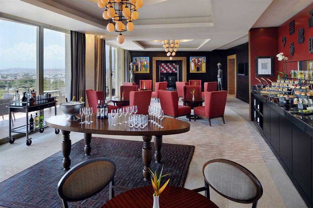 Moevenpick Ambassador Hotel Accra Exterior photo